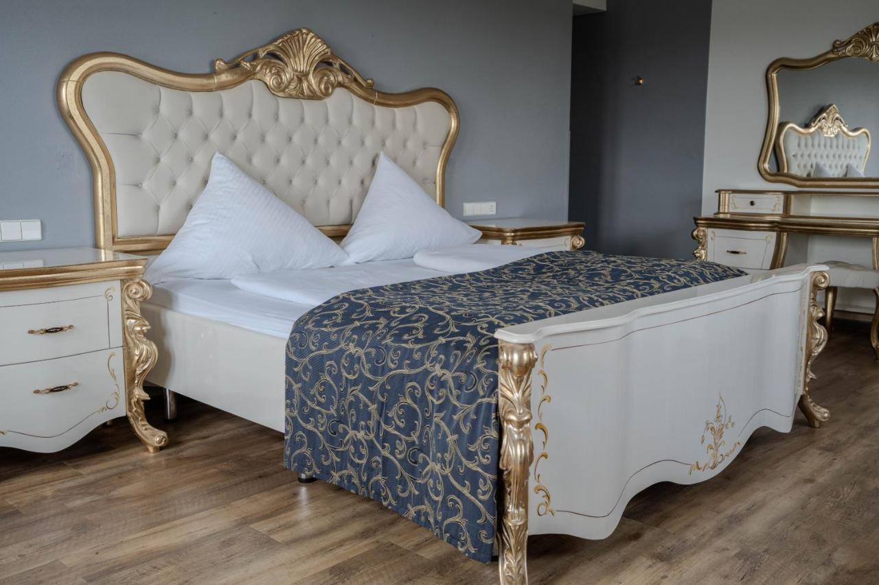 Eventlocation & Hotel Schloss Neuburg Obrigheim Kültér fotó